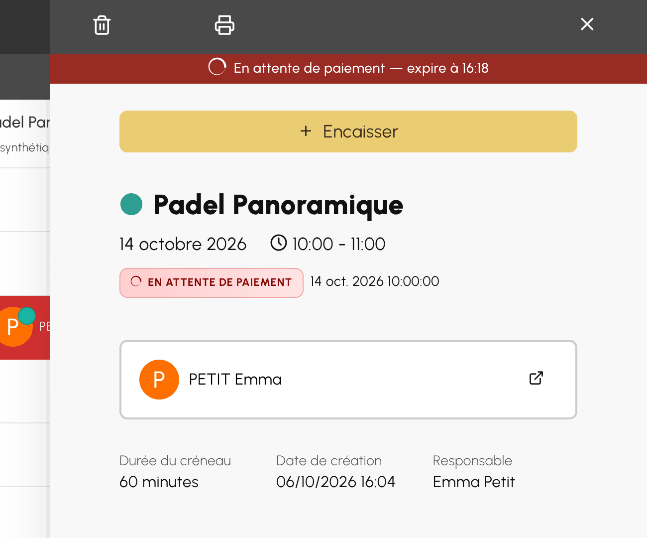 Panneau d'une réservation en attente de paiement vu par un responsable, avec l'heure limite et le bouton Encaisser
