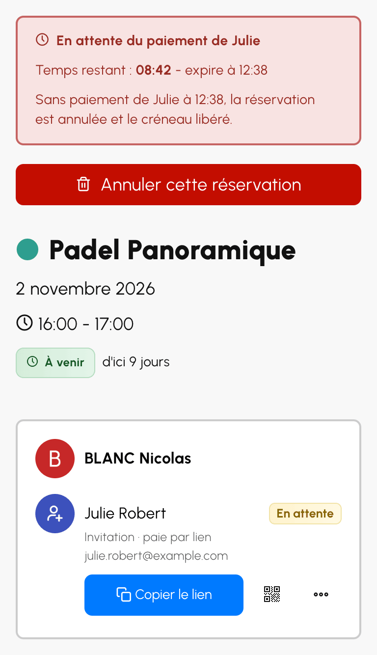 Détail d'une réservation en attente sur téléphone : temps restant et invitée en attente de paiement
