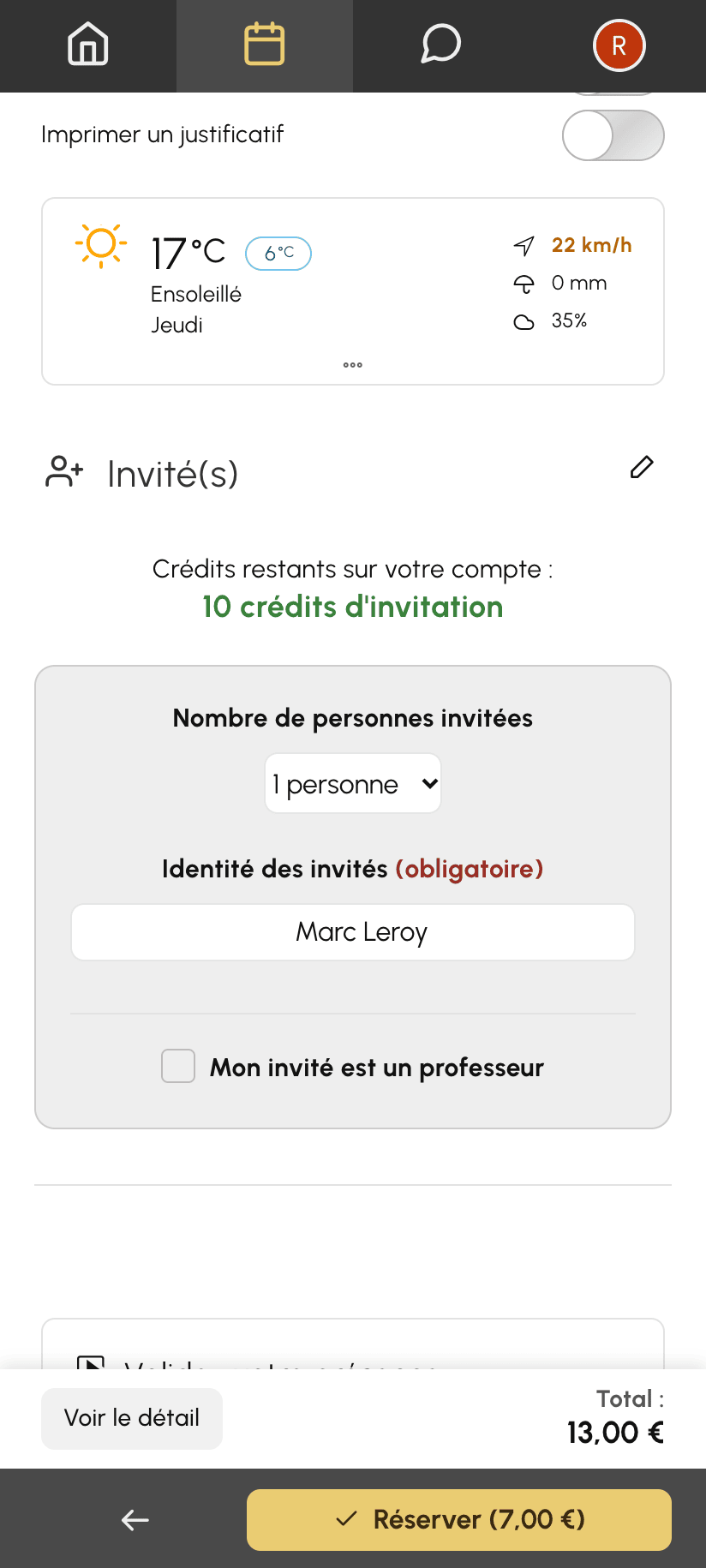 Formulaire de réservation sur téléphone : choix Invité(s), crédits d'invitation restants, nombre de personnes et identité de l'invité
