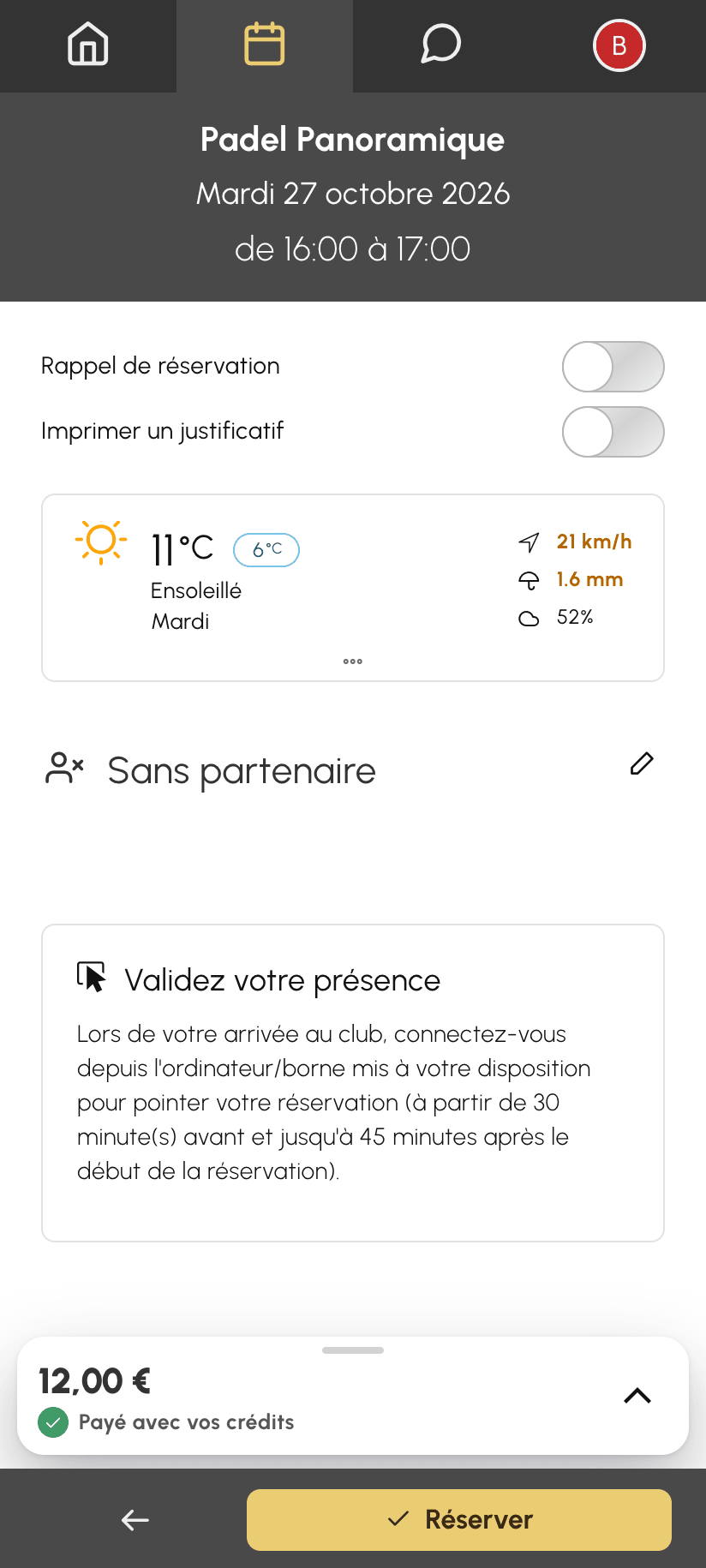 Barre du coût repliée sur mobile, au-dessus du bouton Réserver : montant et mention Payé avec vos crédits