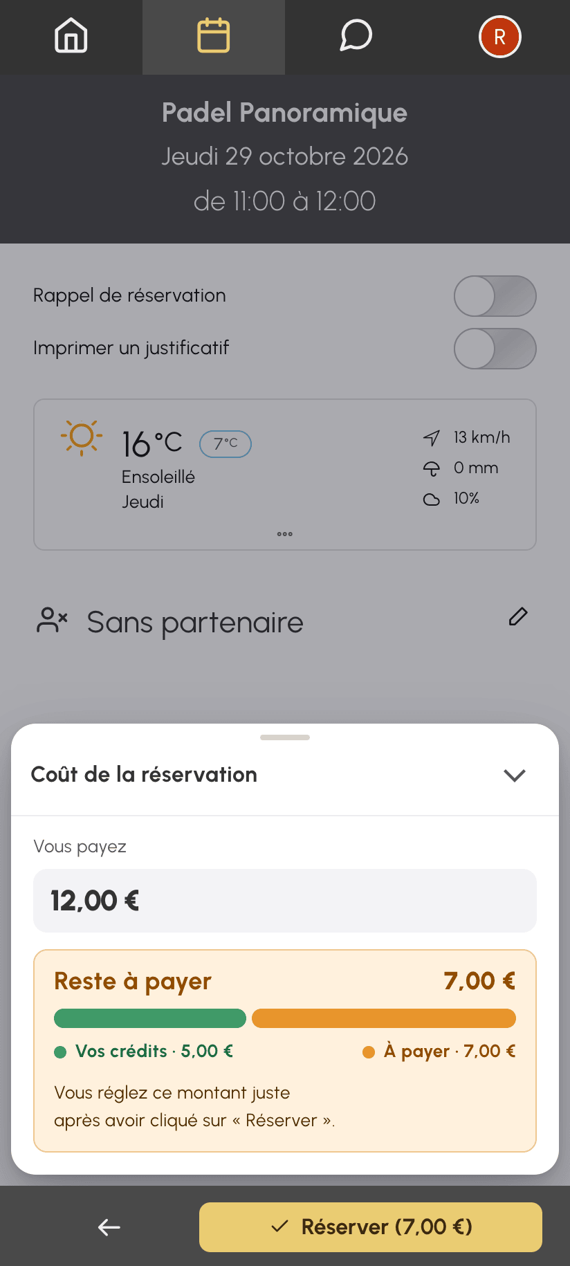 Détail du coût déplié sur mobile : reste à payer de 7 €, part couverte par le solde, et bouton Réserver avec le montant à payer