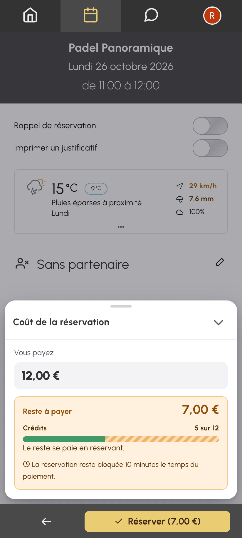 Détail du coût déplié sur mobile : reste à payer de 7 €, part couverte par le solde, et bouton Réserver avec le montant à payer